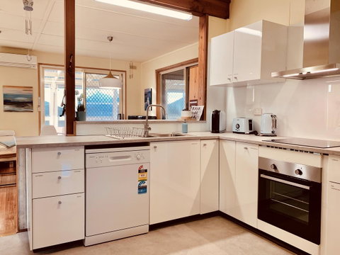 Nautique Beach House - Sydneys Hotel 13