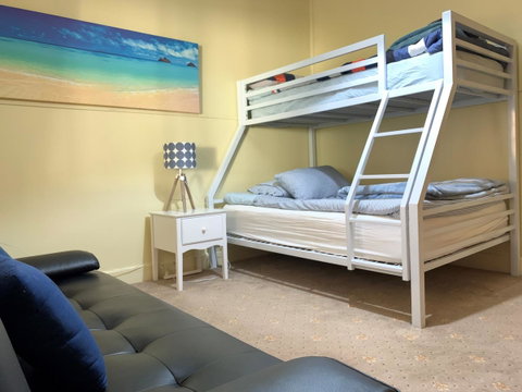 Nautique Beach House - Sydneys Hotel 9