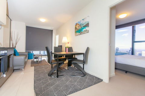 Melbourne SkyHigh Apartments - Sydneys Hotel 7
