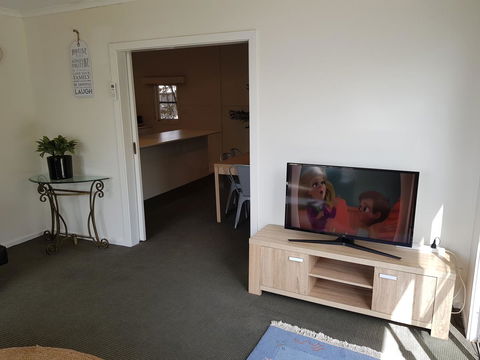 Dromana Holiday Beach House - Sydneys Hotel 1
