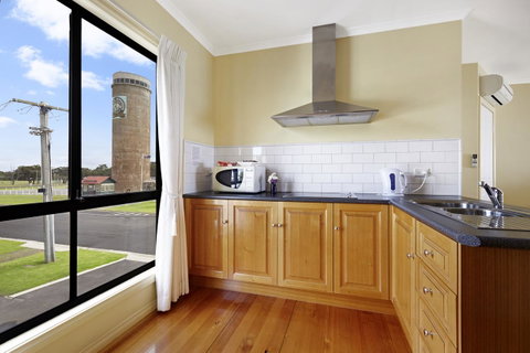 Clifftop Apartments Portland Vic - Sydneys Hotel 10