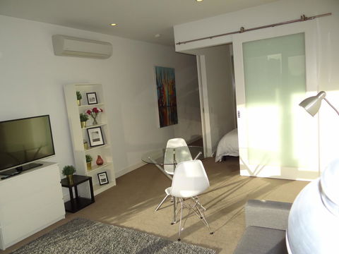 Amazing Accommodations: Vogue - Sydneys Hotel 20