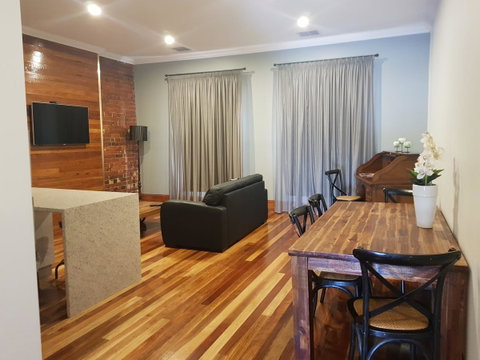 Sublime Spa Apartments - Sydneys Hotel 4
