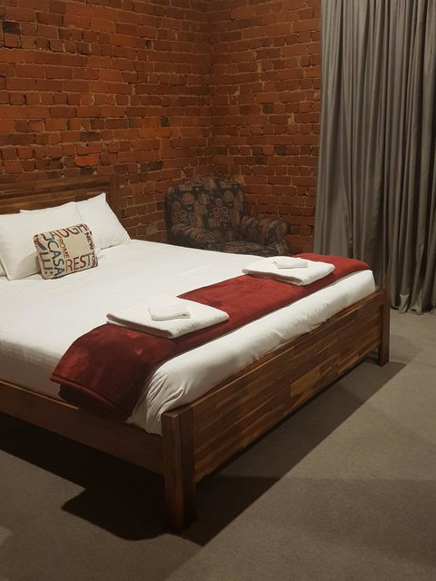 Sublime Spa Apartments - Sydneys Hotel 14