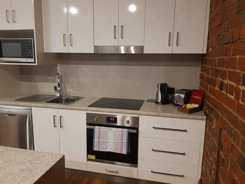 Sublime Spa Apartments - Sydneys Hotel 7