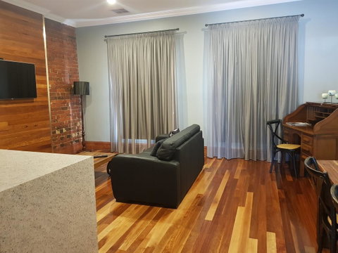 Sublime Spa Apartments - Sydneys Hotel 3