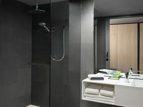 Vibe Hotel Melbourne Docklands - Sydneys Hotel 16