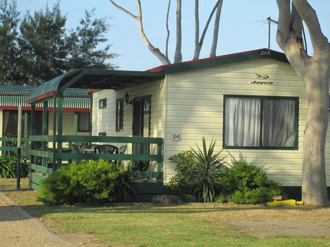 Echo Beach Tourist Park - Sydneys Hotel 34