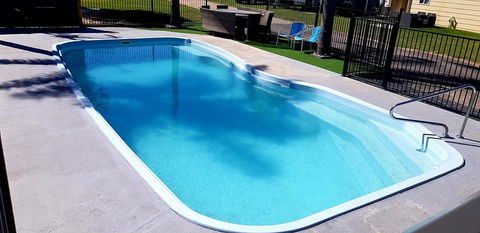 Echo Beach Tourist Park - Sydneys Hotel 1