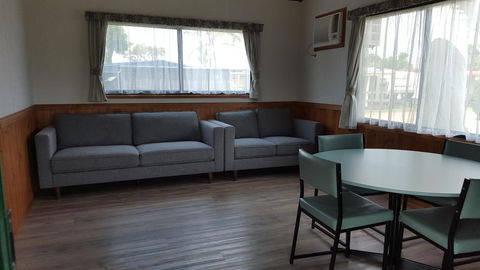 Echo Beach Tourist Park - Sydneys Hotel 25