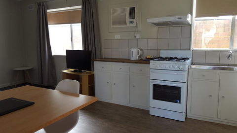 Echo Beach Tourist Park - Sydneys Hotel 29