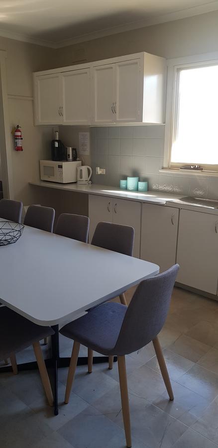 Echo Beach Tourist Park - Sydneys Hotel 14