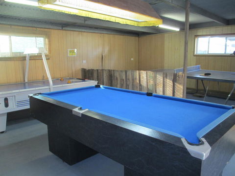 Echo Beach Tourist Park - Sydneys Hotel 19