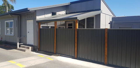 Echo Beach Tourist Park - Sydneys Hotel 15