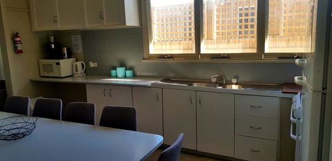 Echo Beach Tourist Park - Sydneys Hotel 10