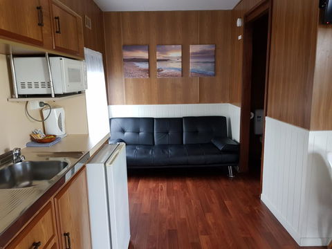 Echo Beach Tourist Park - Sydneys Hotel 20