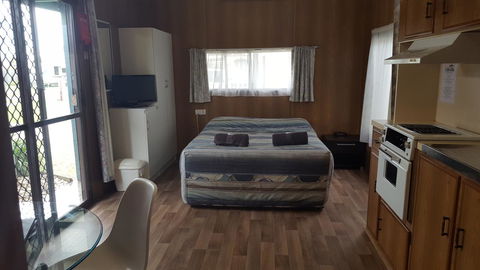 Echo Beach Tourist Park - Sydneys Hotel 30