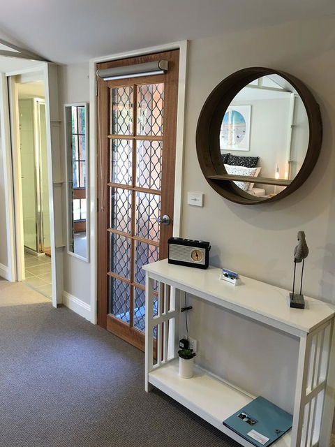 The Cosy Bungalow - Sydneys Hotel 1