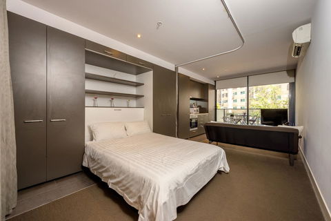 Amazing Accommodations : South Yarra - Sydneys Hotel 18