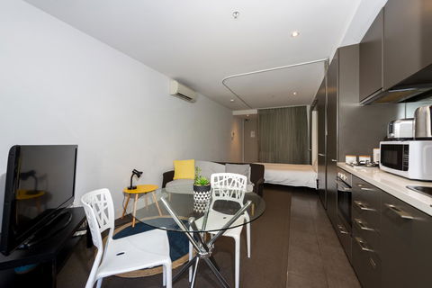 Amazing Accommodations : South Yarra - Sydneys Hotel 16
