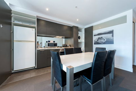 Amazing Accommodations : South Yarra - Sydneys Hotel 42