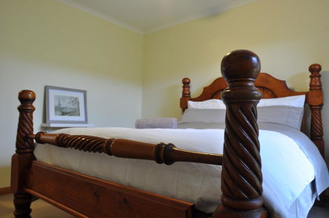 Crimea Retreat - Sydneys Hotel 44
