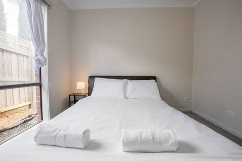 Holiday Rose - Sydneys Hotel 5