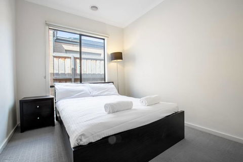 Holiday Rose - Sydneys Hotel 11