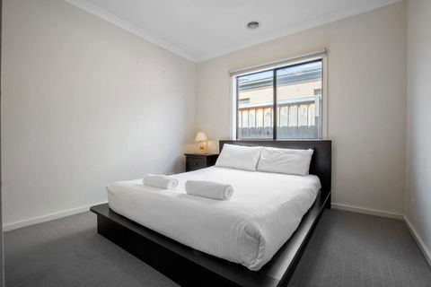 Holiday Rose - Sydneys Hotel 3