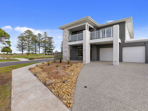 Bunya By The Sea - Sydneys Hotel 0