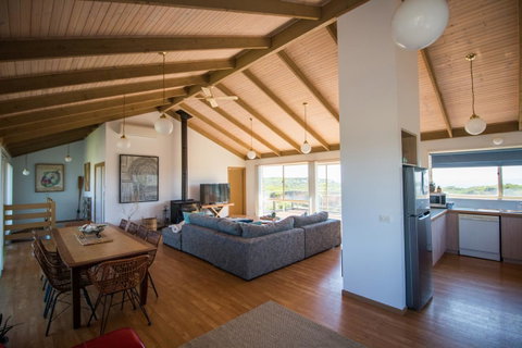 Sunsets On Martyrs Luxury Coastal Beach House Peterborough - Sydneys Hotel 3