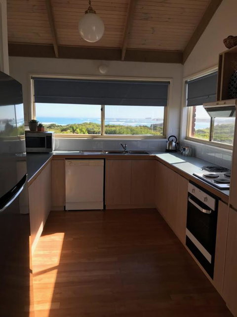 Sunsets On Martyrs Luxury Coastal Beach House Peterborough - Sydneys Hotel 9