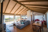 Book Peterborough Accommodation Vacations Sydneys Hotel Sydneys Hotel