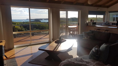 Sunsets On Martyrs Luxury Coastal Beach House Peterborough - Sydneys Hotel 1