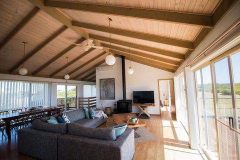 Sunsets On Martyrs Luxury Coastal Beach House Peterborough - Sydneys Hotel 2