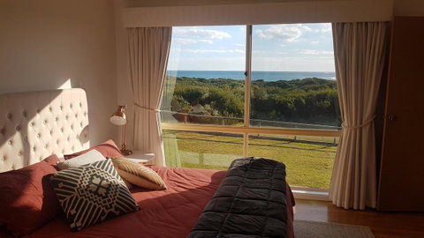 Sunsets On Martyrs Luxury Coastal Beach House Peterborough - Sydneys Hotel 5