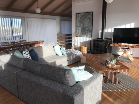 Sunsets On Martyrs Luxury Coastal Beach House Peterborough - Sydneys Hotel 10