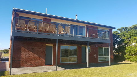 Sunsets On Martyrs Luxury Coastal Beach House Peterborough - Sydneys Hotel 24