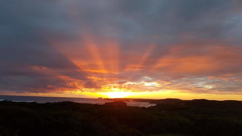 Sunsets On Martyrs Luxury Coastal Beach House Peterborough - Sydneys Hotel 25