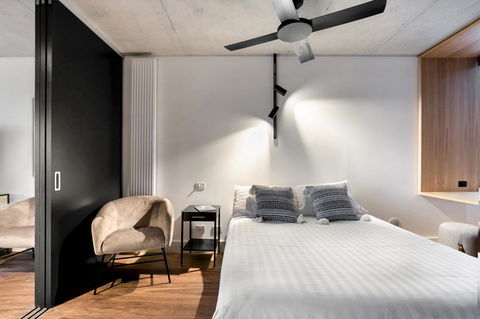 Stylish Apartment In Unique Church Development - Sydneys Hotel 2