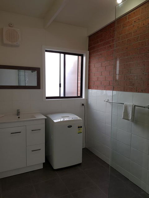 Beachcomber Holiday Units - Sydneys Hotel 16