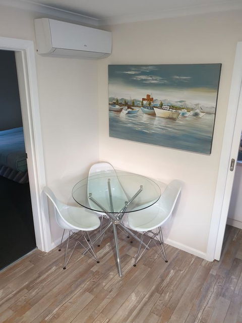 Beachcomber Holiday Units - Sydneys Hotel 5