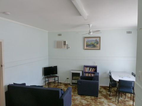 Beachcomber Holiday Units - Sydneys Hotel 32