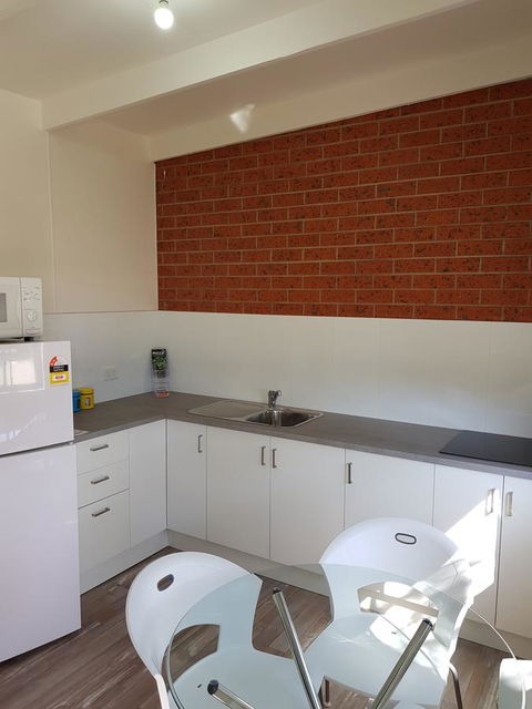 Beachcomber Holiday Units - Sydneys Hotel 12