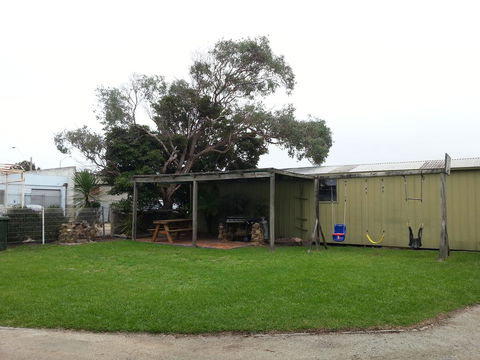 Beachcomber Holiday Units - Sydneys Hotel 25