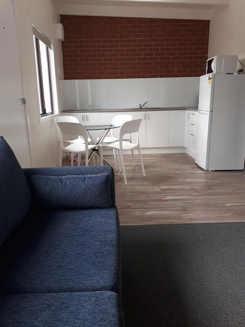 Beachcomber Holiday Units - Sydneys Hotel 11