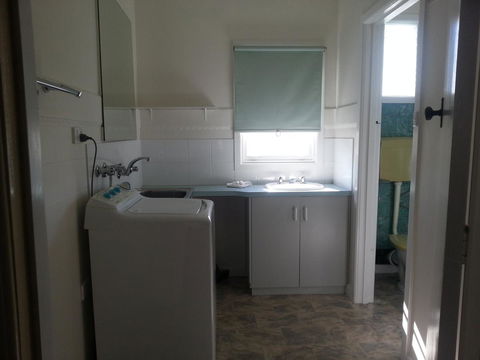 Beachcomber Holiday Units - Sydneys Hotel 39