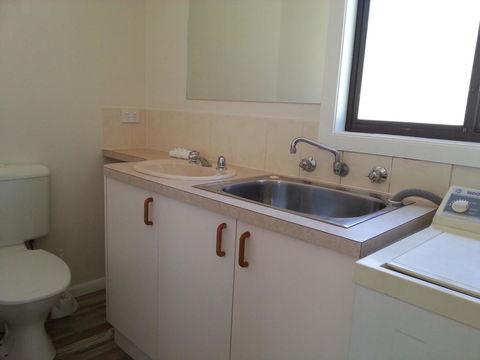 Beachcomber Holiday Units - Sydneys Hotel 20