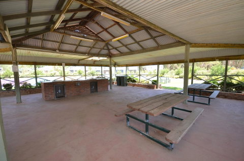 Tasman Holiday Parks - Merool On The Murray - Sydneys Hotel 37