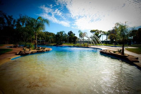 Tasman Holiday Parks - Merool On The Murray - Sydneys Hotel 27